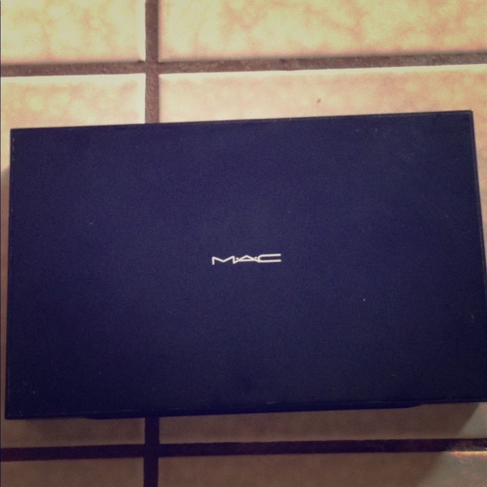 Mac eyeshadow palette 27 eyeshadows